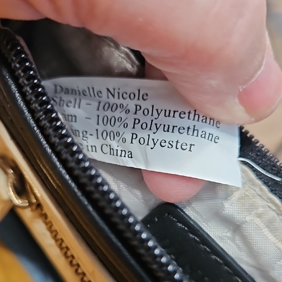 Danielle Nicole Black and Cream Crossbody Bag - Picture 11 of 16